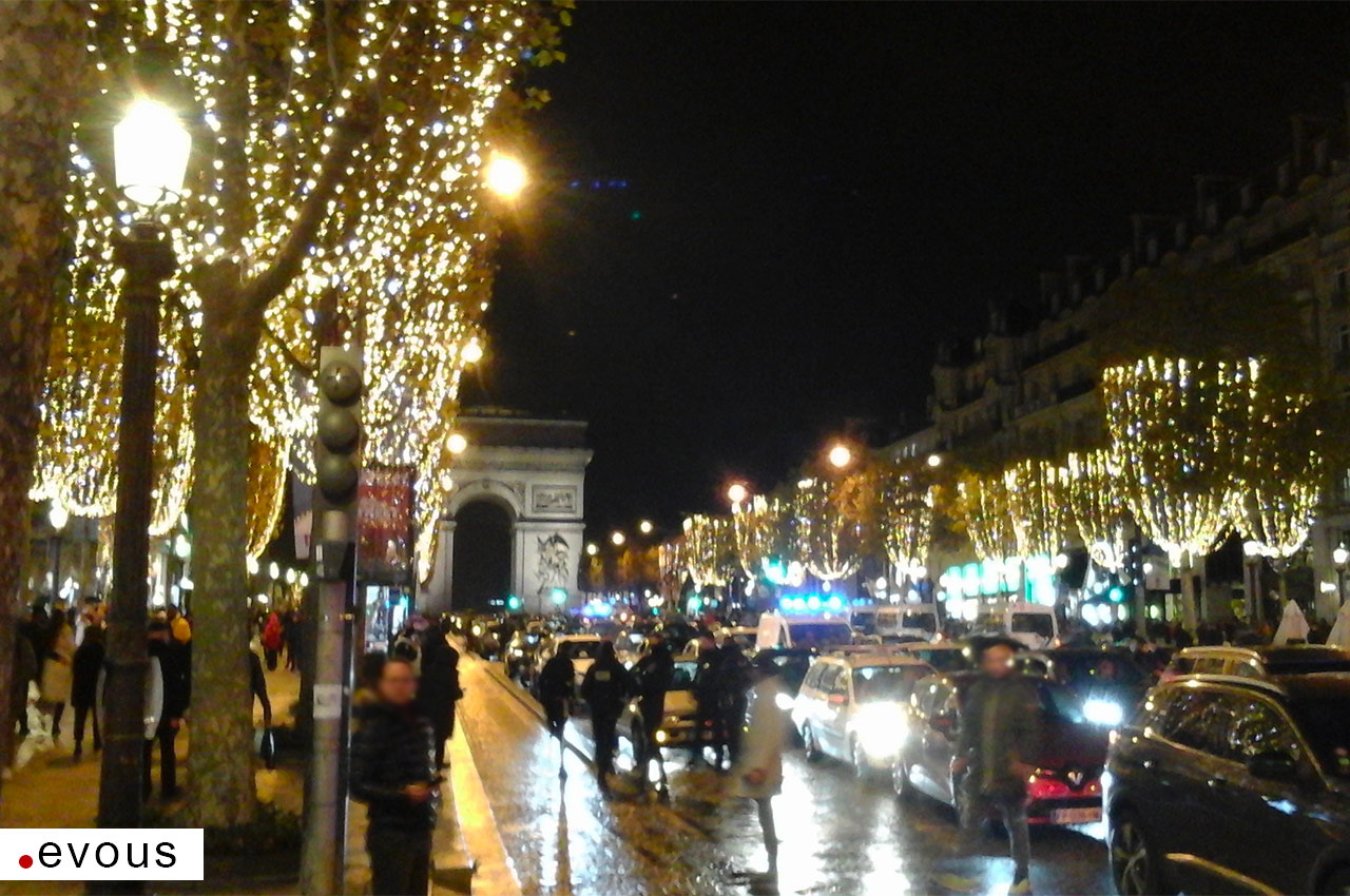 Nouvel an à Paris : La capitale accueillera 2024 avec un show éblouissant  sur les Champs-Élysées !
