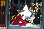 Vitrines de Noël 2024 des grands magasins à Paris : Où et quand ?